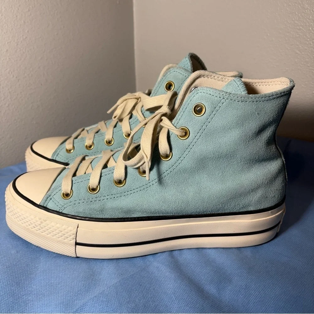 Chuck Taylor All-Star platform high-top sneakers blue suede, like new! Size 8